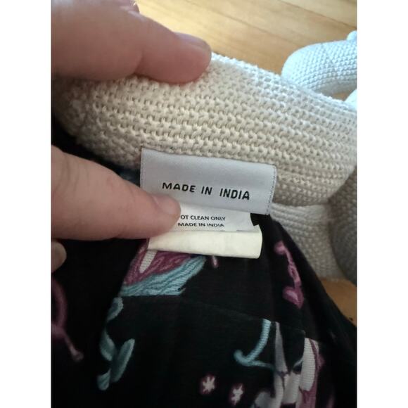 Hand knit made in India bunny plush - Picture 6 of 8